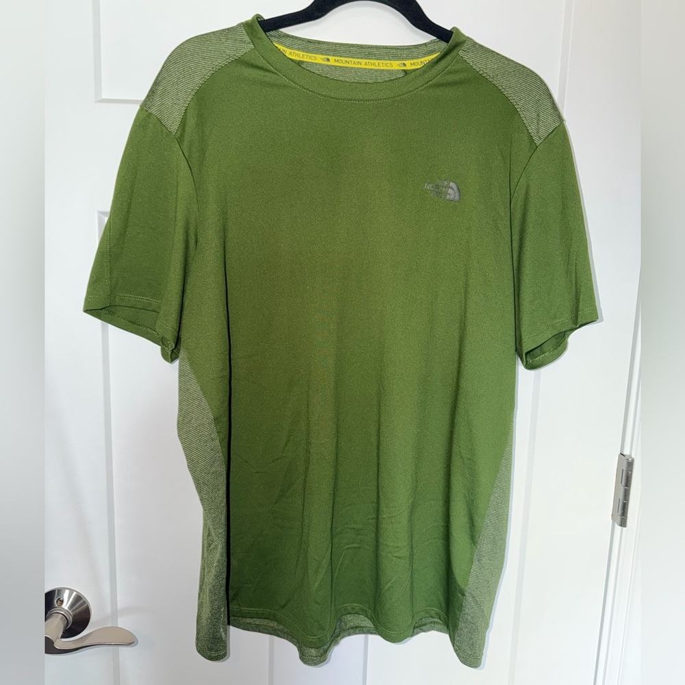The Northface Solid and Striped Green Short Sleeve Active Tee